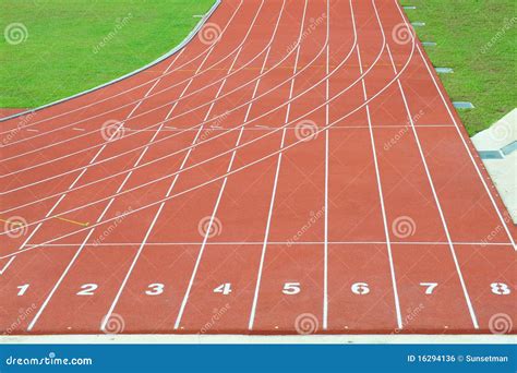 How Many Lanes On A Track Field