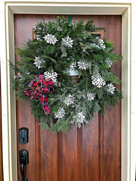 30 Pretty Front Door Christmas Wreaths Homedecorish