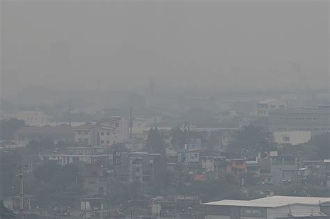 Phillippines Urges Residents To Mask Up As Volcanic Smog Blankets