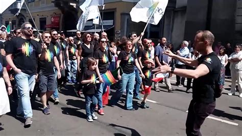 Bella Ciao In Coro Alla Manifestazione Del Aprile Youtube