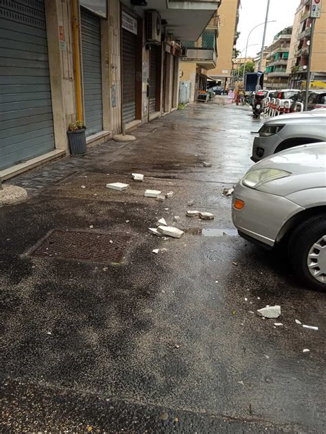 Casal Bruciato Si Stacca Un Pezzo Di Balcone Da Una Casa Popolare