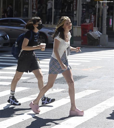 Zoey Deutch Zoeydeutch Nude The Fappening Photo 1363147 FappeningBook