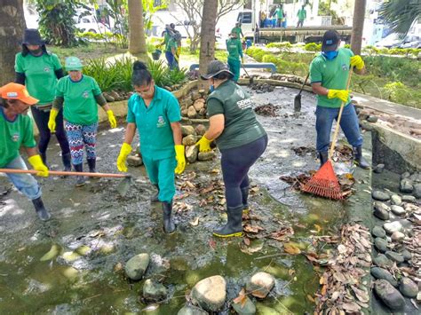 Secretaria Municipal De Meio Ambiente Faz Limpeza Dos Lagos Da Praça