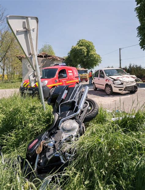 Faits Divers Azoudange Motards Percut S Par Une Voiture Bless S