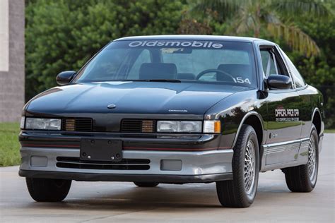 1988 Oldsmobile Cutlass Supreme Catalog and Classic Car Guide, Ratings ...