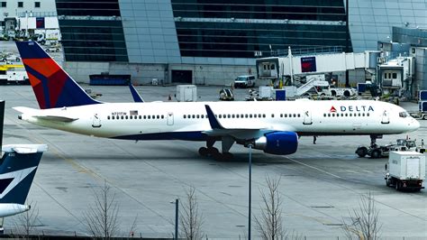 BOS N721TW Delta Airlines Boeing 757 231 This Boeing 75 Flickr