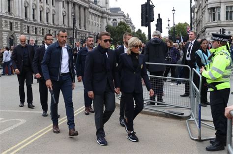 Joe Biden and his wife Jill visit the Queen's coffin lying in state ...