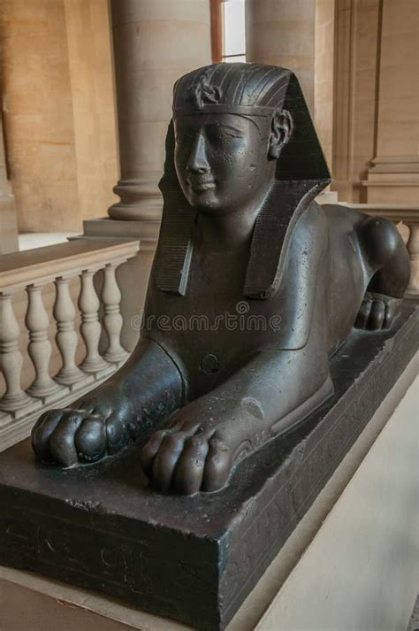 Escultura Antigua De La Cabeza Egipcia Del S Del Fara N En El Museo