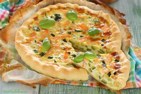 La Quiche zucchine stracchino e salmone è una torta salata buonissima