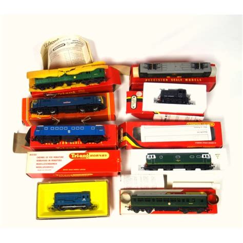 Tri Ang Hornby Ho Oo Gauge Locomotives R R R Hymek R