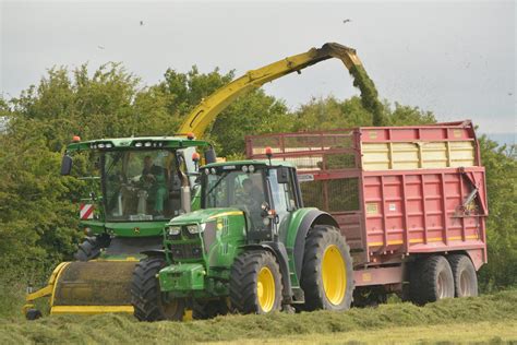 John Deere I Spfh Filling A Herron Trailer Drawn By A Flickr