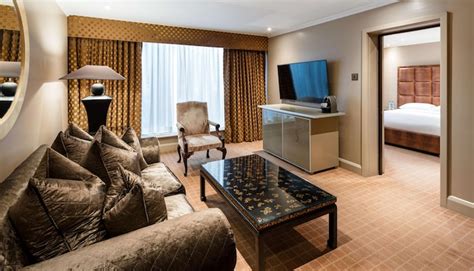 Book 4* Radisson Blu Edwardian Heathrow Hotel & Conference Centre, London