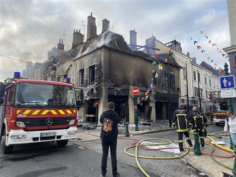 Q S On Twitter El Centro De Montargis Fue Devastado Por Los