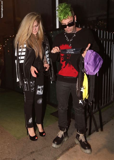 Avril Lavigne Nude OnlyFans Leaks Fappening Page FappeningBook