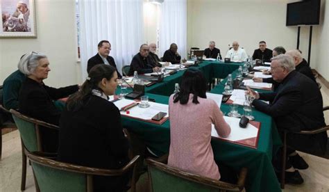 Tres mujeres una de ellas obispo anglicana se reúnen con el Papa y el