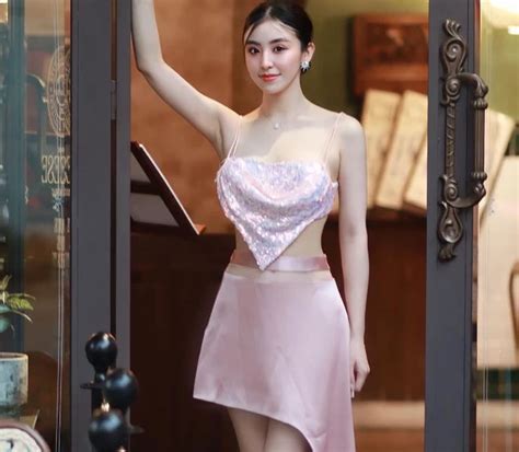 Hot girl bánh tráng trộn nổi tiếng một thời lột xác không ai nhận ra sau năm nhưng tình duyên