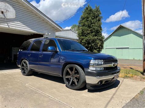 2001 Chevrolet Tahoe With 22x9 15 KMC Km704 And 275 40R22 Nitto Nt420v