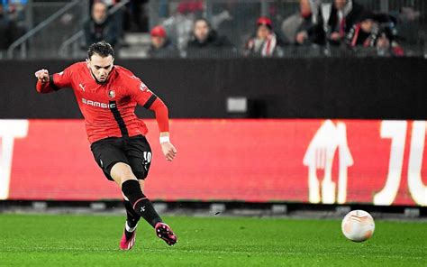 Lattaquant algérien du Stade Rennais Amine Gouiri forfait pour la Can