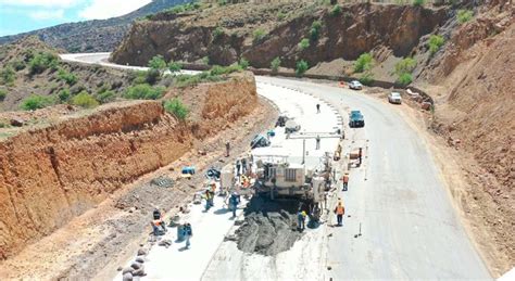 Bolivia Tendido de pavimiento en doble vía Sucre Yamparáez tiene un