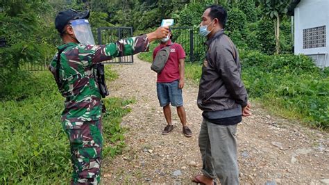 Perketat Pengawasan Satgas Pamtas Yonif Amankan Orang Pekerja