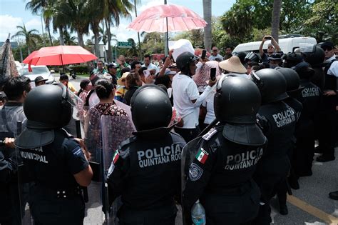 Vecinos De Colonias Irregulares De Canc N Bloquean La Zona Hotelera