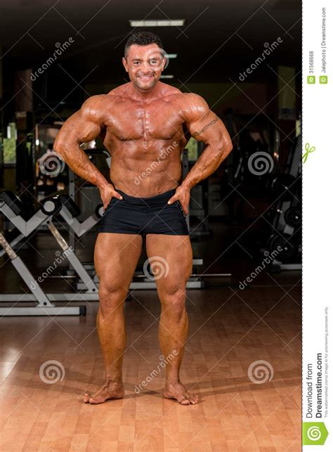 Bodybuilder Masculin Montrant Son Corps Photo Stock Image Du Fuselage