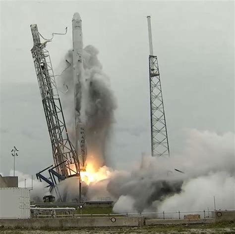 Cargo Launch and Rocket Test Add Up to 'Happy Day' for SpaceX