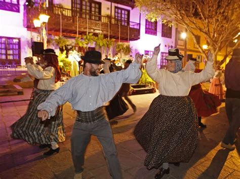 El Baile De Magos Abre Los Actos De Las Fiestas De San Antonio Abad En