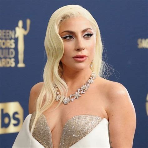 El Detalle Oculto Bajo El Vestido De Lady Gaga En Los Sag Awards Sus Botas De Plataforma ¡hola