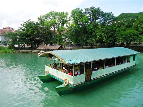 the traveller & her thoughts: LOBOC RIVER CRUISE