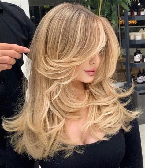 Voluminous Long Hair With Flipped Up Ends Hairstyles For Layered Hair