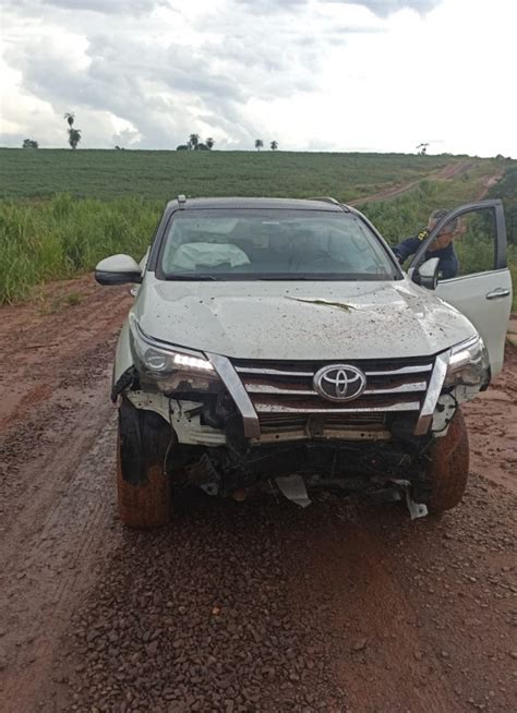 Condutor Foge De Abordagem Policial Caminhonete Furtada Cai Em