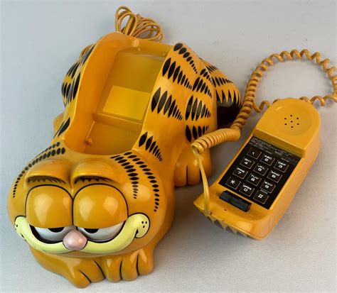 Lot Vintage Garfield Cat Tyco Corded Character Push Button Telephone