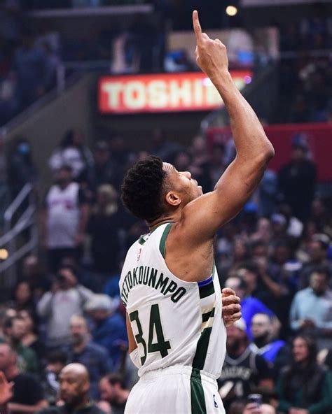 Giannis Antetokounmpo Ayuda A Extender Racha De Bucks