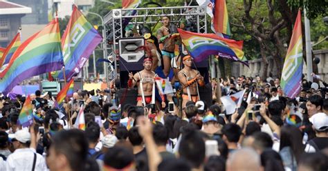En attendant le mariage homo Taïwan organise la plus grande Gay Pride d Asie