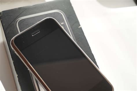 Original iphone 1G just thrown a 'whoopsy' | MacRumors Forums