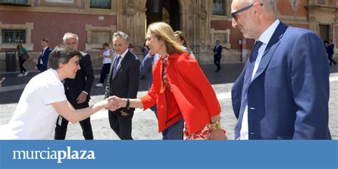 La Infanta Elena Presenta En Murcia El Proyecto Ciberland Para