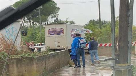 Tragedia Sfiorata Camion Tra Le Sbarre Del Passaggio A Livello Mentre