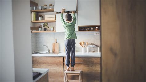 À Partir De Quel âge Peut On Laisser Notre Enfant Seul à La Maison