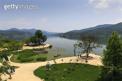 공원느티나무남한강양수리양평군경기도 이미지 A13051369 게티이미지뱅크