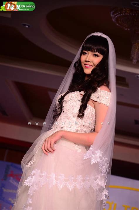 Ngắm các hot girl diện váy cưới dù chưa theo chồng về dinh