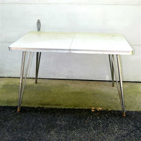 Vintage Mid-Century Kitchen Table | EBTH