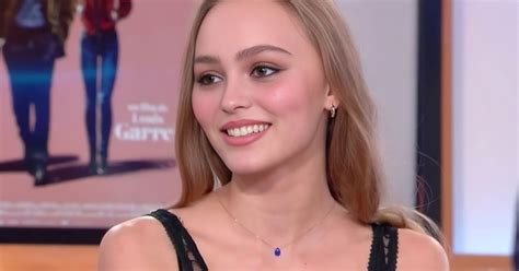 Lily Rose Depp Méconnaissable Avec Un Visage Transformé Ses Fans En