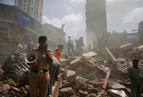 India Crolla Palazzo A Mumbai Almeno Trentaquattro Morti