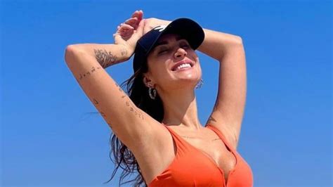 Bianca Andrade Exibe Abd Men Trincado Ao Surgir De Biqu Ni Em Praia