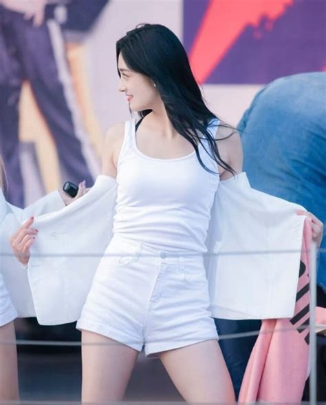 10 Hot Sexy Zhou Jieqiong Bikini Pics