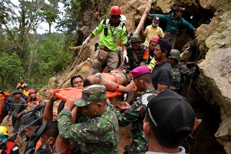 Tim Sar Kesulitan Evakuasi Korban Longsor Tambang Emas Di Sulut