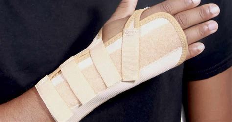 Buckle fracture causes, symptoms, diagnosis & treatment