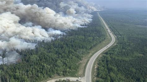 Lluvia Y Humo Ayudan A Combatir Incendios Forestales En Canadá Ap News