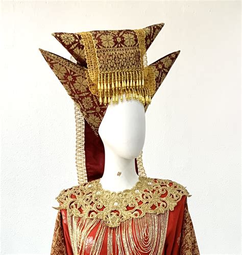 Headgear Minang Tanduk Hm Maroon Fauzan Fadzil Couture